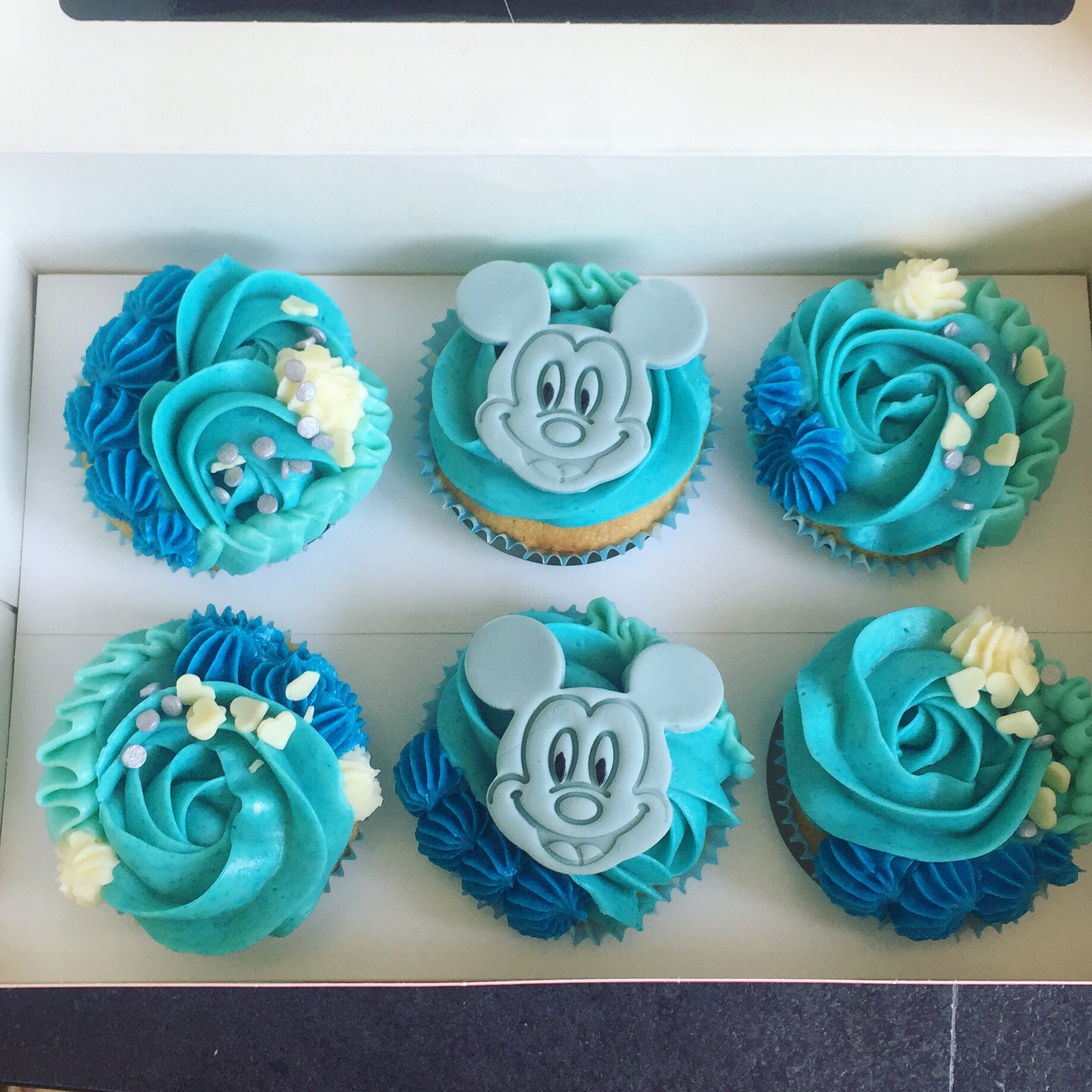 gender reveal cupcakes